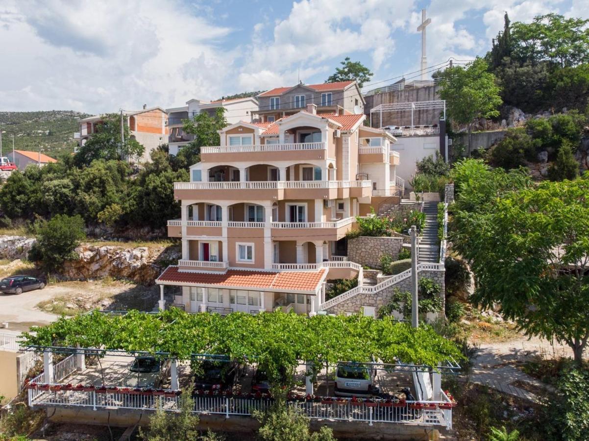 Apartments Bona Neum Luaran gambar