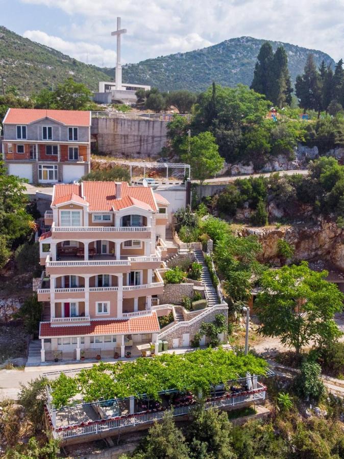 Apartments Bona Neum Luaran gambar